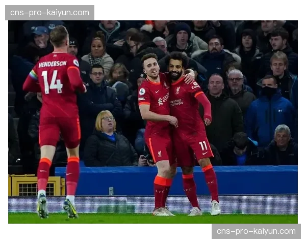 巴黎六连胜遭终结暂一分领跑，争冠悬念重新燃起